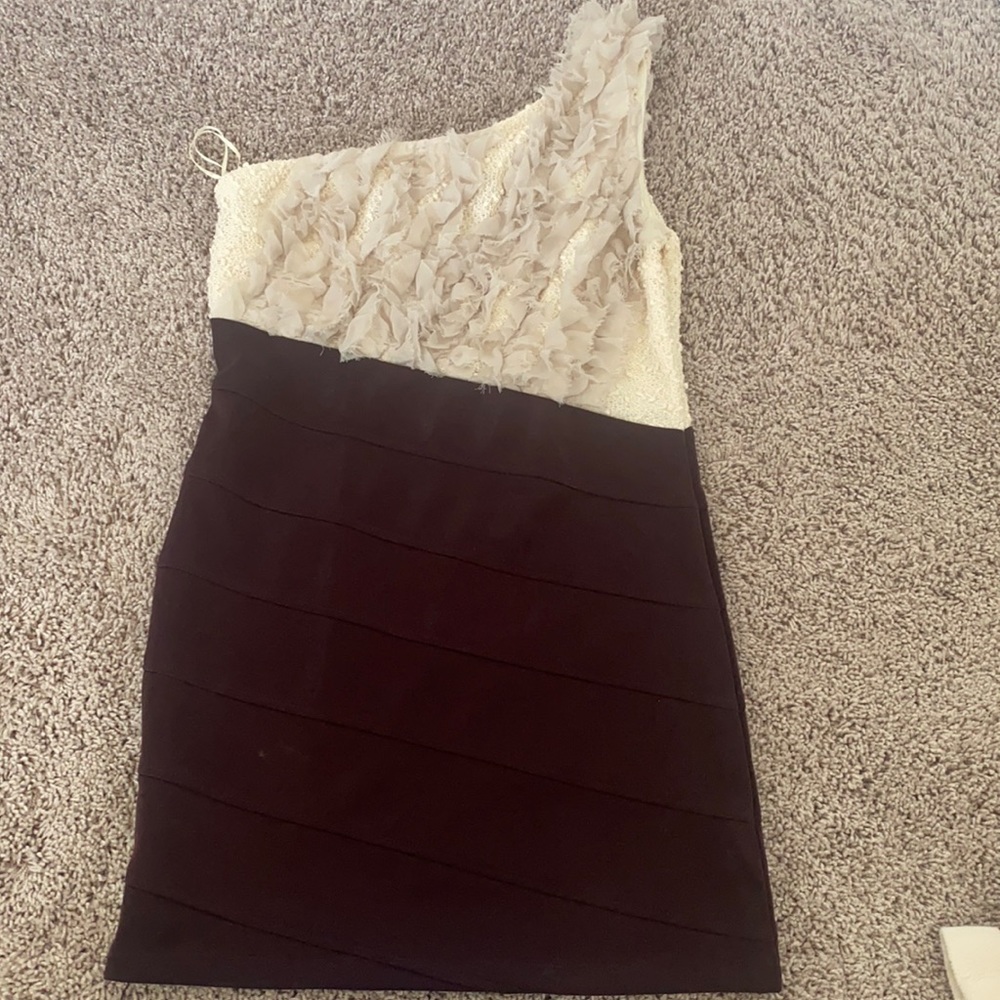 One shoulder dress wine & cream colored   from lulus size large